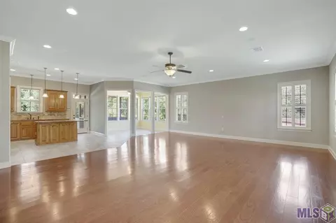 32125 Tiboe Plz, Springfield, LA 70462 photo 9