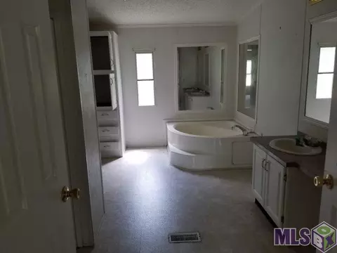 33856 Sharon Kay Dr, Walker, LA 70785 photo 9
