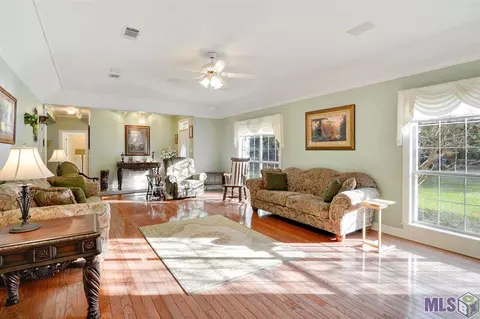 33725 Nancy Dr, Walker, LA 70785 photo 4
