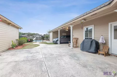 12668 Pendarvis Ln, Walker, LA 70785 photo 2
