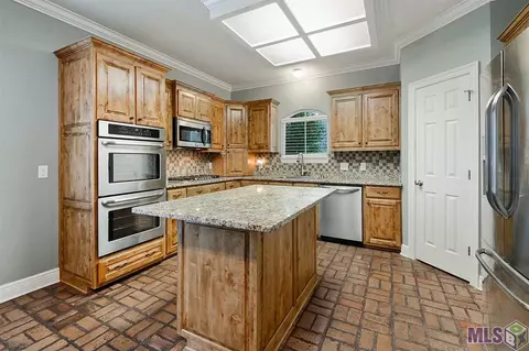 12668 Pendarvis Ln, Walker, LA 70785 photo 8
