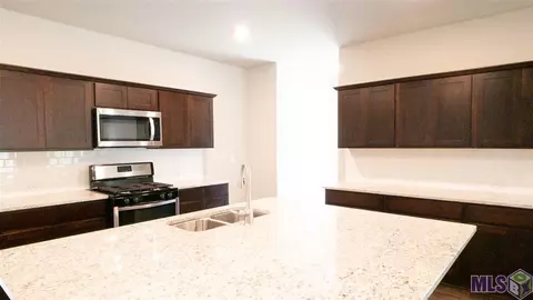 34846 Spring Trails Dr, Walker, LA 70785 photo 2