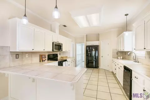 12835 Hodges Ln, Walker, LA 70785 photo 4