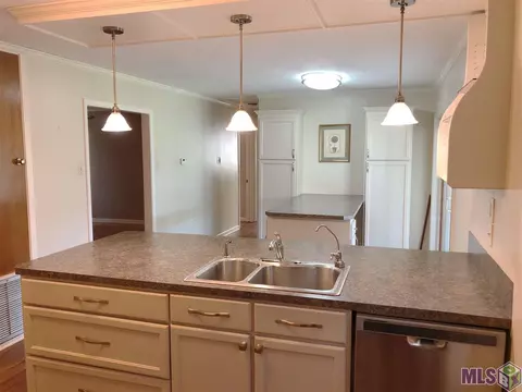 720 Guidry, Berwick, LA 70342 photo 4