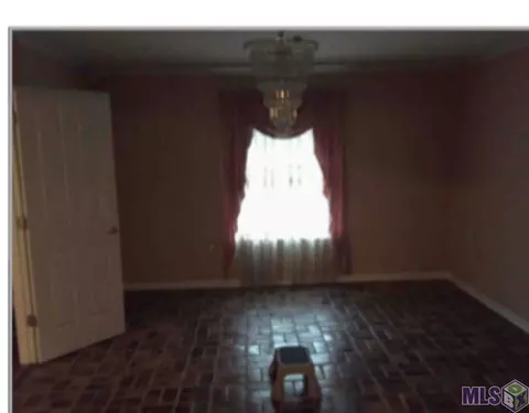 4401 Fourchon Dr, Baker, LA 70714 photo 2
