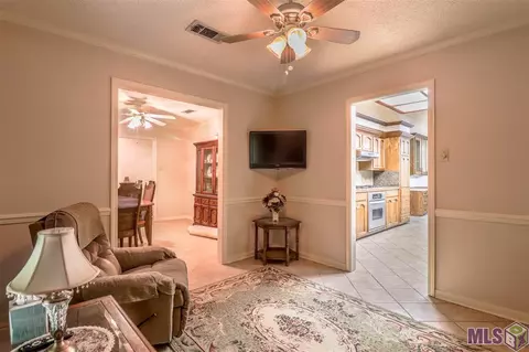 14912 Crystal Dr, Pride, LA 70770 photo 3