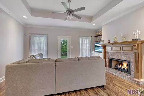 31030 Lake Spring Dr, Walker, LA 70785 photo 6