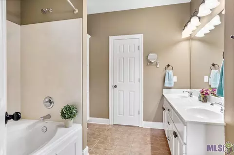 12727 Roe Dr, Walker, LA 70785 photo 9
