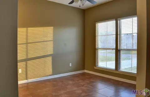 30210 Daffodil Dr, Walker, LA 70785 photo 6