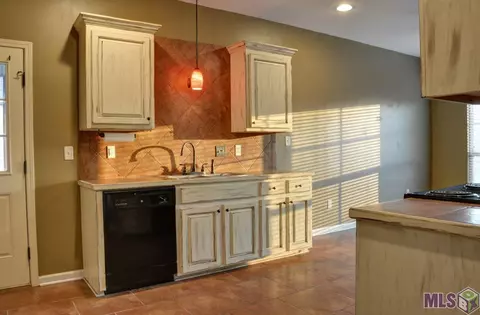 30210 Daffodil Dr, Walker, LA 70785 photo 9