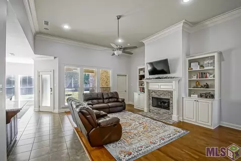 34152 Spring Lake Dr, Walker, LA 70785 photo 9