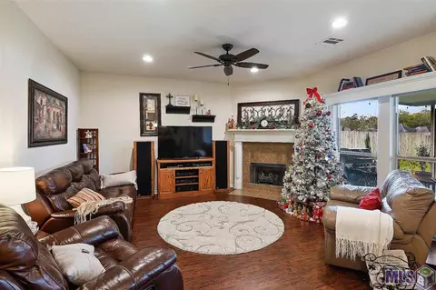 34213 Spring Lake Dr, Walker, LA 70785 photo 4