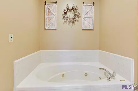 12365 Clanton Dr, Walker, LA 70785 photo 8