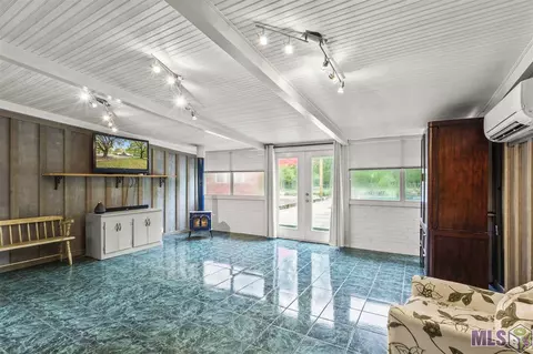 32355 Holm Rd, Walker, LA 70785 photo 2