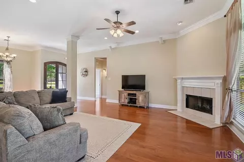 210 Stonewood Dr, Covington, LA 70433 photo 5