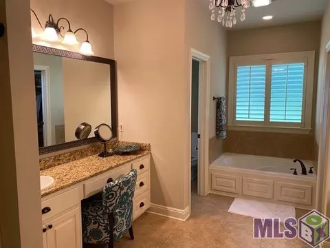 13220 Williamsburg Dr, Walker, LA 70785 photo 5