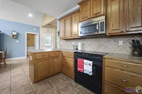 32824 Fox Run Dr, Walker, LA 70785 photo 9