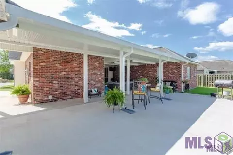 406 Oakleaf Ct, Brusly, LA 70719 photo 4
