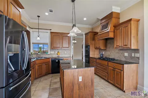 13375 Williamsburg Dr, Walker, LA 70785 photo 2
