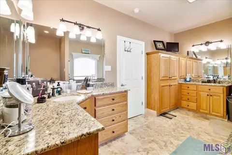 20451 Fairway Dr, Springfield, LA 70462 photo 12