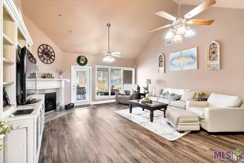 20451 Fairway Dr, Springfield, LA 70462 photo 5