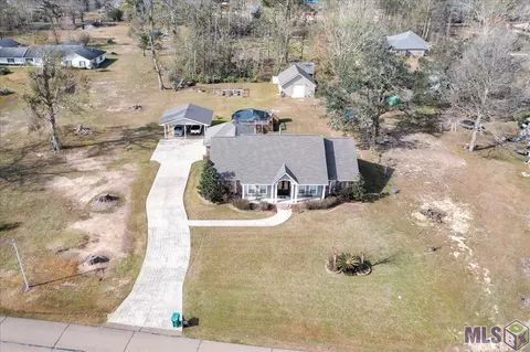 20451 Fairway Dr, Springfield, LA 70462 photo 3
