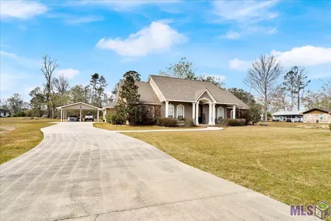 20451 Fairway Dr, Springfield, LA 70462 photo 2