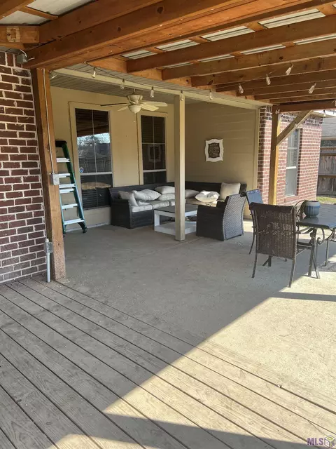 15036 Cross Gate Dr, Walker, LA 70785 photo 2