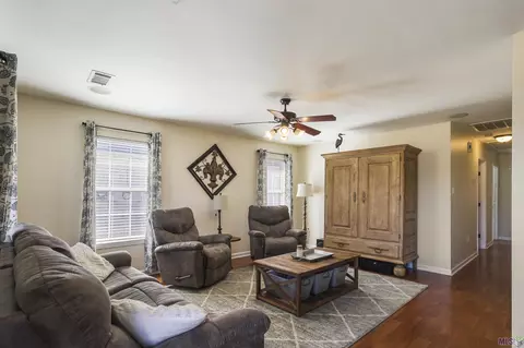 30491 Paul St, Walker, LA 70785 photo 4