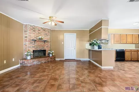 307 Sandra Dr, Baker, LA 70714 photo 4
