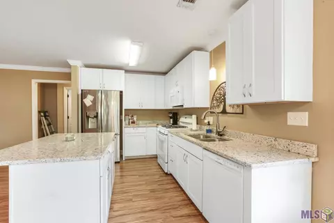 12317 Pendarvis Ln, Walker, LA 70785 photo 5