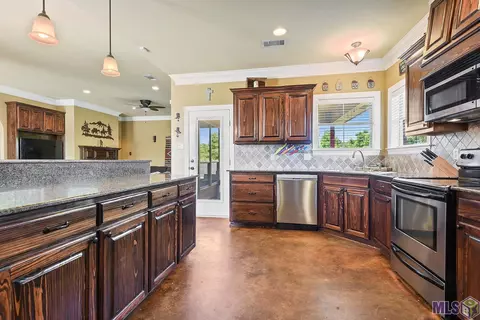 31013 Lake Spring Dr, Walker, LA 70785 photo 5