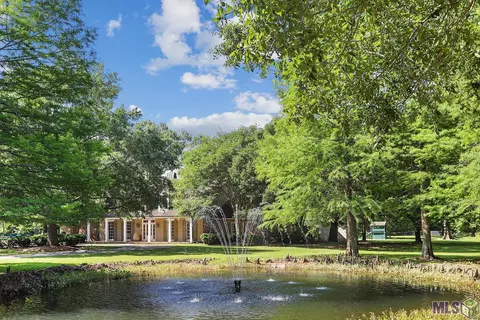 11048 N Oak Hills Pkwy, Baton Rouge, LA 70810