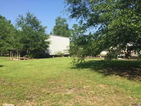 20230 Patricia St, Springfield, LA 70462 photo 2