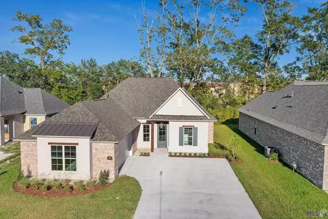 5096 Black River Rd, Darrow, LA 70725