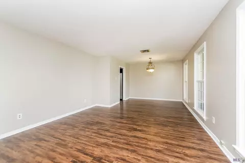 616 Chambertin Dr, Kenner, LA 70065 photo 5