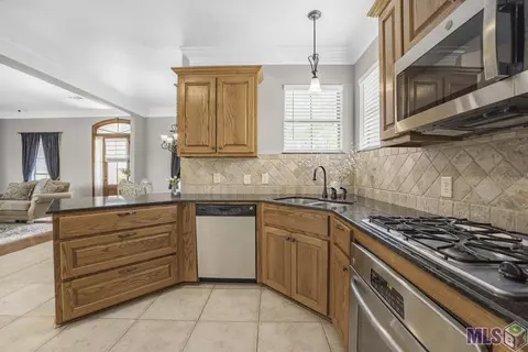 13327 Williamsburg Dr, Walker, LA 70785 photo 6