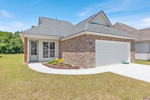 10456 Highland Lakes Dr, Denham Springs, LA 70726
