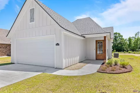10523 Highland Lakes Dr, Denham Springs, LA 70726