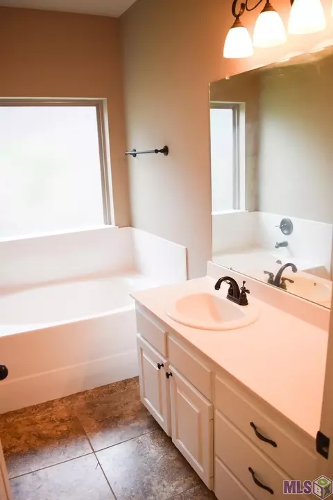 20114 Gardens Ct, Walker, LA 70785 photo 5