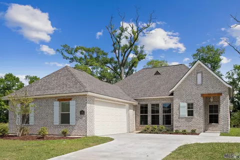 5122 Black River Rd, Darrow, LA 70725