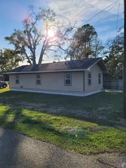 107 N Francis Ave, Gonzales, LA 70737