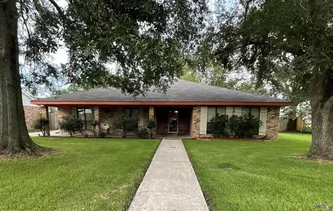 135 Crescent Place Dr, Donaldsonville, LA 70346
