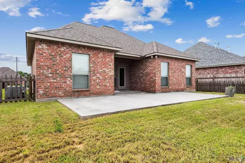 31036 Lake Spring Dr, Walker, LA 70785 photo 2