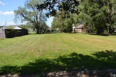 S Arceneaux Ave, Gonzales, LA 70737