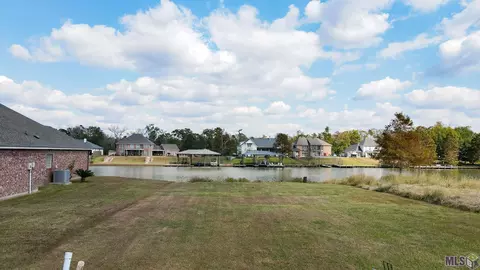 11432 River Highlands, Saint Amant, LA 70774