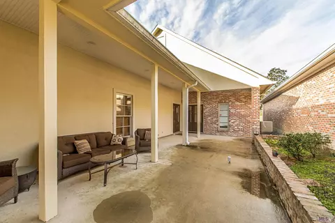 23775 Monarch Pt, Springfield, LA 70462 photo 3