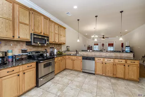 23775 Monarch Pt, Springfield, LA 70462 photo 4