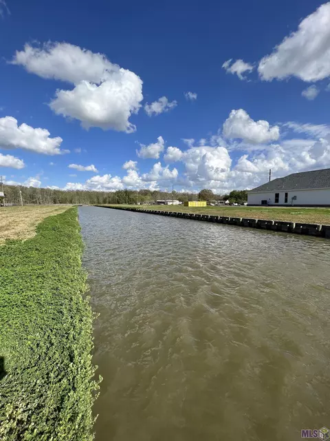 100 Pier 19 Dr, Pierre Part, LA 70339