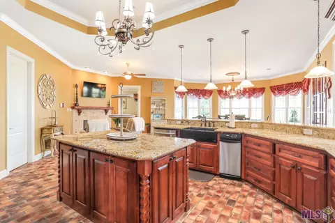 23872 Monarch Pt, Springfield, LA 70462 photo 13